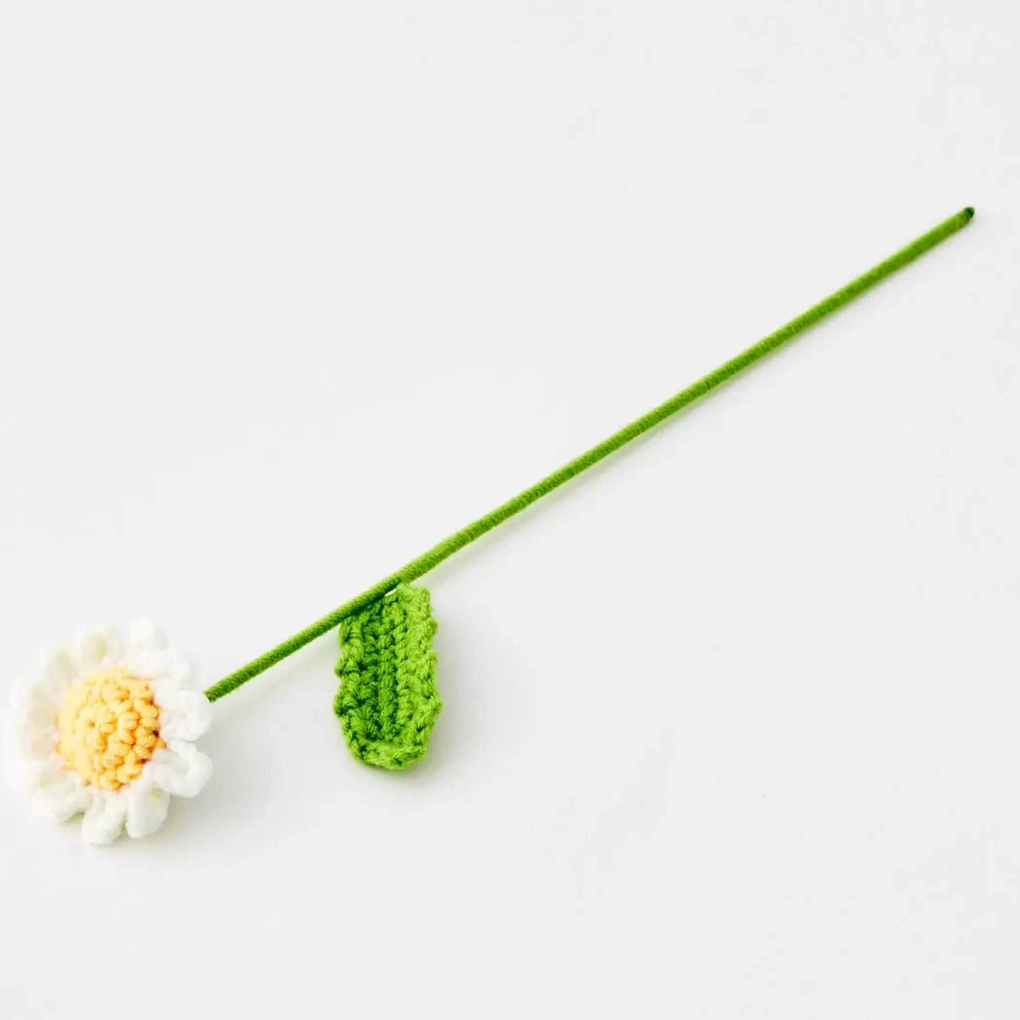 Decor | GigiandTom Daffodil Hand Knitted Crochet Flower White